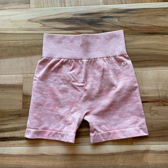 AYBL camo seamless shorts- S - Picture 2 of 6